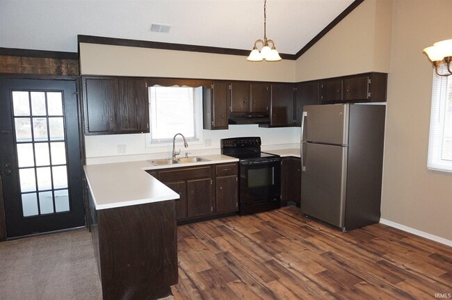 Building Photo - 7231 Elmbrook Dr