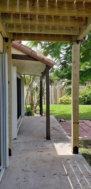 Building Photo - 541 NE 47th St