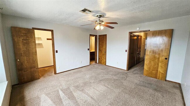 Building Photo - 2105 NW 118th Terrace
