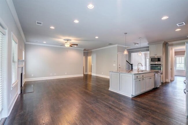 Building Photo - 1317 Winfair Ln NE