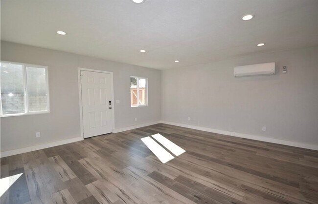Building Photo - 8235 Agnes Ave