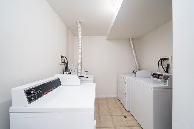 Building Photo - 355 West Side Ave