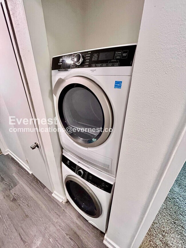 Building Photo - 1738 Duke Rd