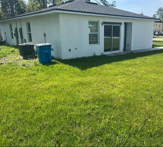 Building Photo - 2261 Florida Dr