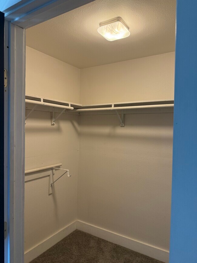 Building Photo - 814 Iowa St