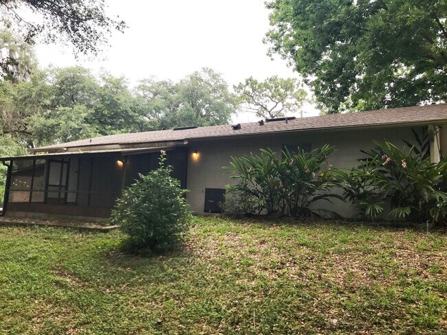 Building Photo - 2200 Pine Hill Pl