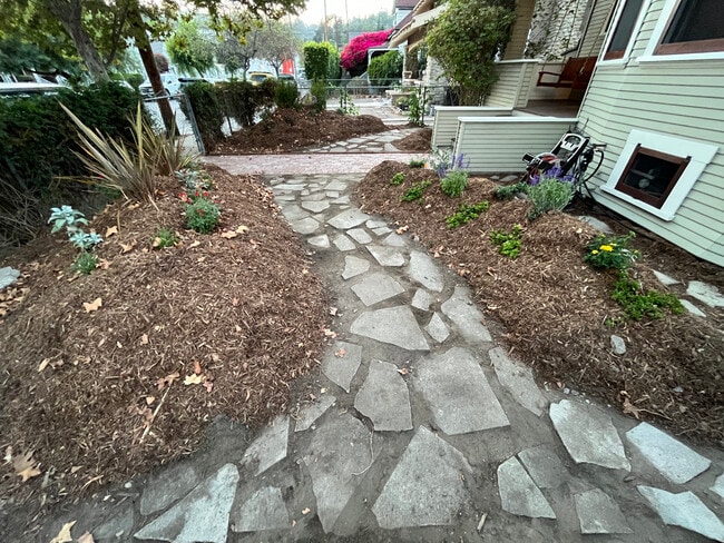 Front Garden - 133 E Avenue 42