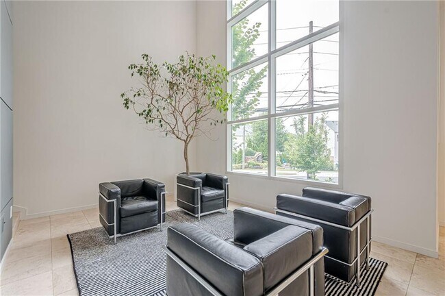 Building Photo - 2269 Briarwood Hills Dr NE