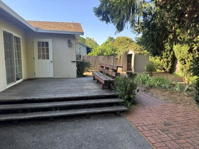 Building Photo - 349 Brockhurst Dr