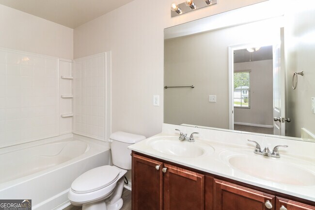 Building Photo - 404 Scenic View Ct