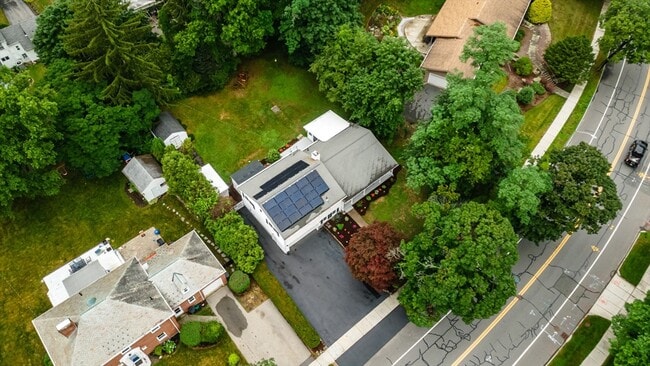 Building Photo - 477 Salisbury St