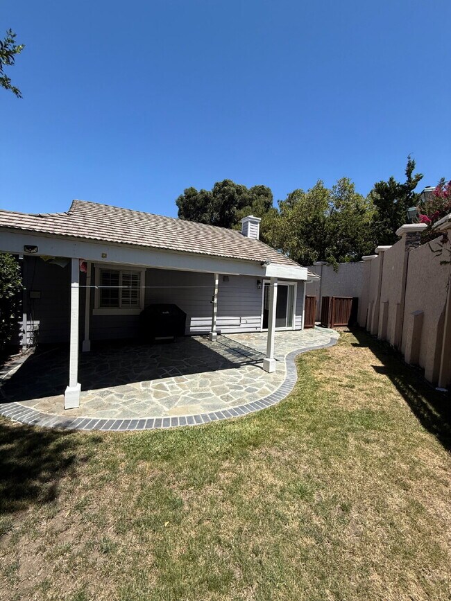 Building Photo - Beautiful 3-Bedroom 2 bathroom in the Heart of Pleasanton!
