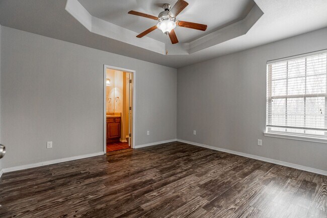 Building Photo - 3 Bedroom 2 Bath Home Near Wal Mart HQ!