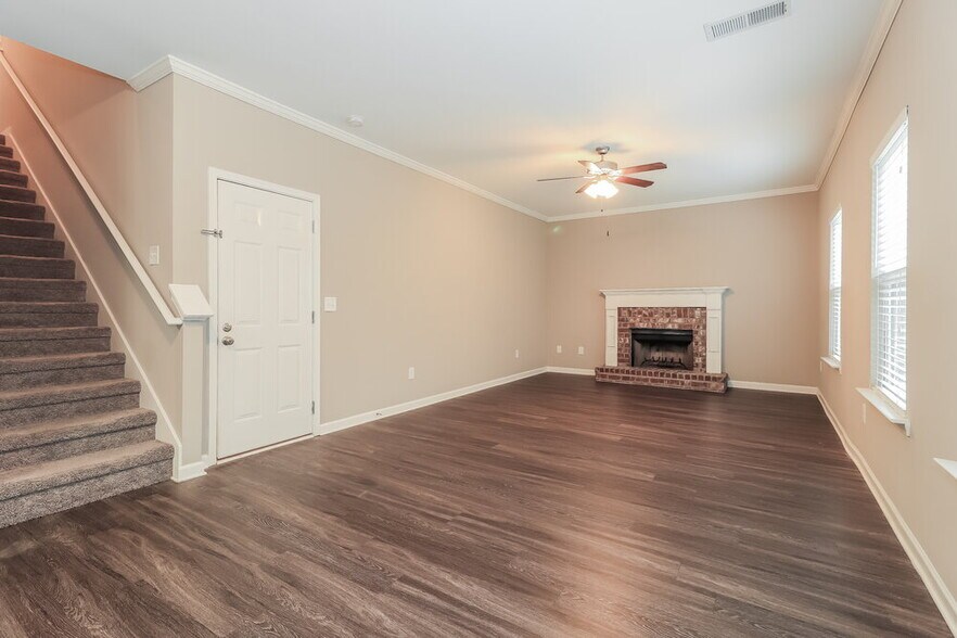 Building Photo - 15 Fieldcrest Dr