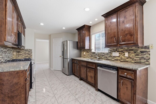 Building Photo - 8515 Leafdale Dr