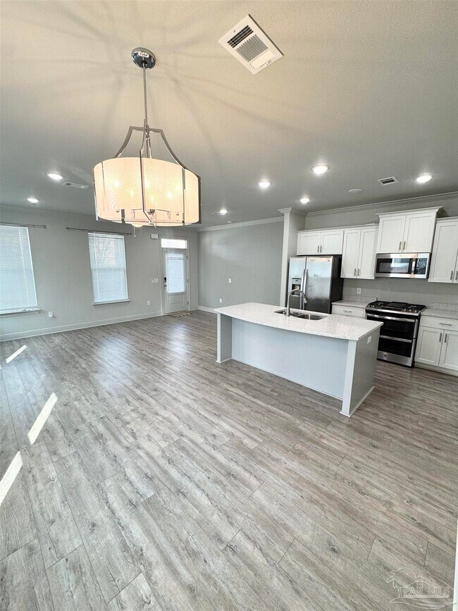 Building Photo - 1191 W Romana St