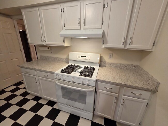 Building Photo - 8 Old Decatur Cir