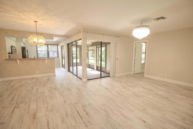Building Photo - 3960 SW Greenwood Way