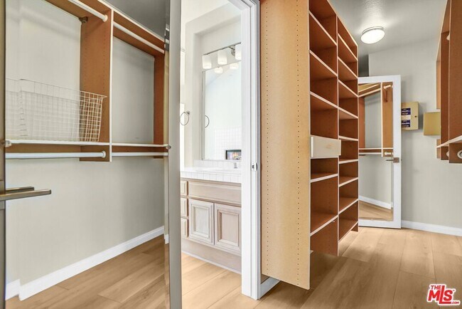 Building Photo - 2605 Country Ln