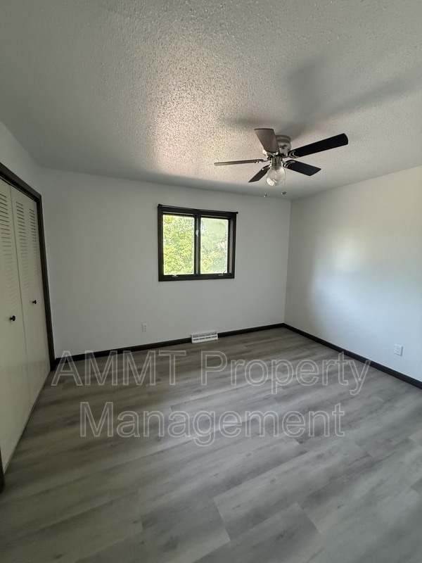 Building Photo - 608 S Garnavillo St