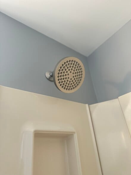 Shower - 70 Livingston Ave