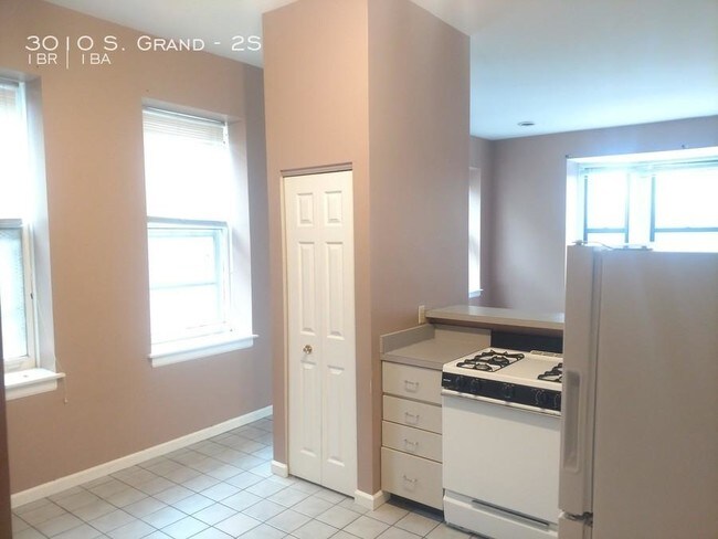 Building Photo - 1 bedroom in Saint Louis MO 63118
