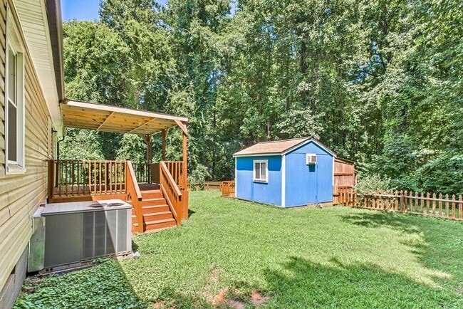 Building Photo - Charming Ranch Home with Bonus Studio & Ou...