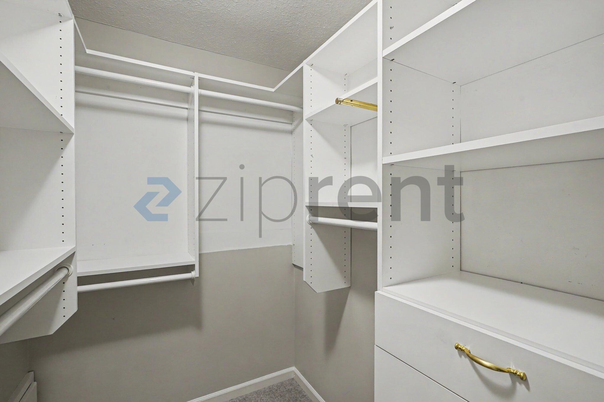 Building Photo - Unit 26202