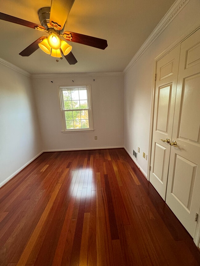 Building Photo - 8015 Merry Oaks Ln