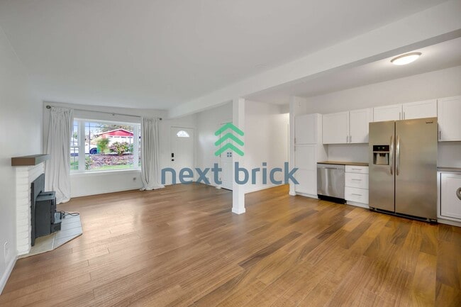 Building Photo - 2 Bed and 2 Bath Single Family is Availabl...