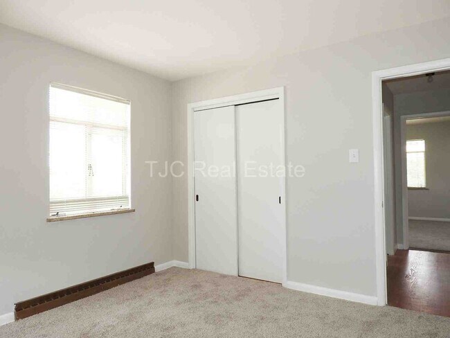 Building Photo - DU Home for Rent!  Upper Unit Available.