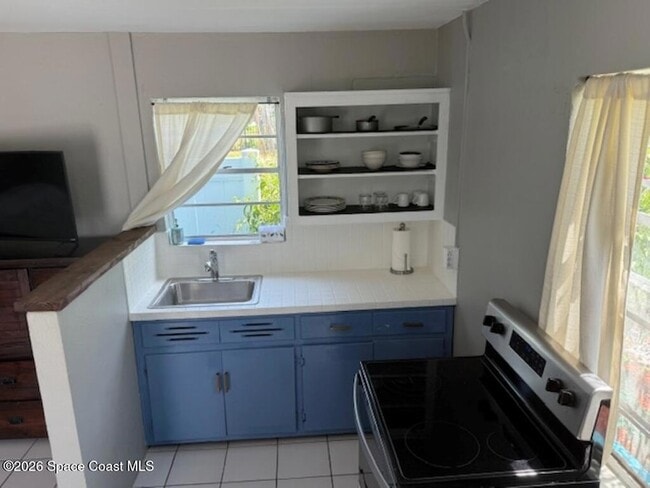 Building Photo - 2179 Pineapple Ave