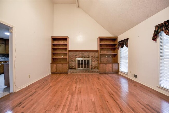 Building Photo - 1812 Lake Lucerne Dr SW
