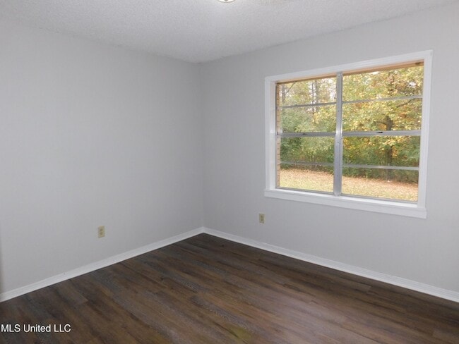 Building Photo - 285 Maidelle Cove