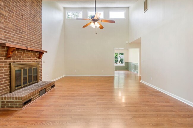 Building Photo - 3 Bedroom Contemporary Carolina Trace Home...