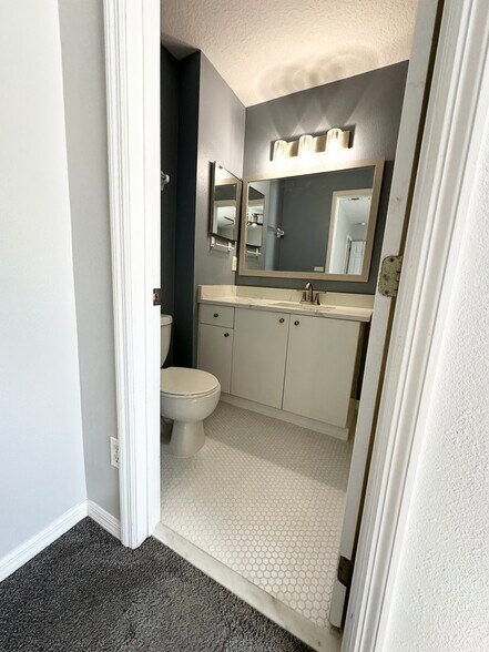 Building Photo - 804 E South St