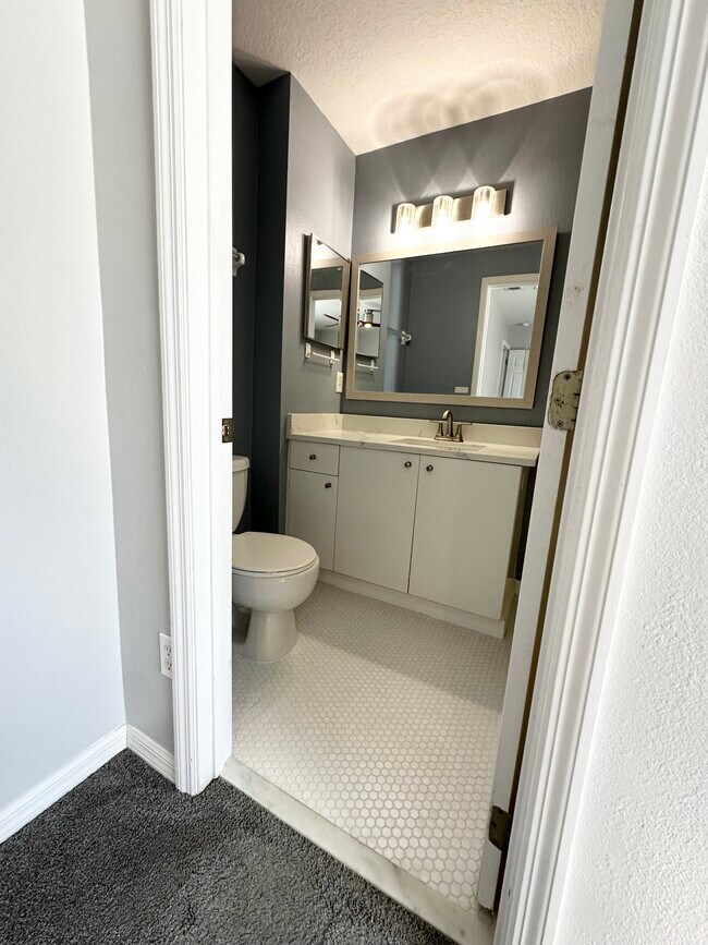 Building Photo - 804 E South St