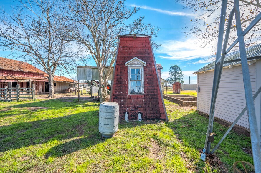 Building Photo - 10152 FM949
