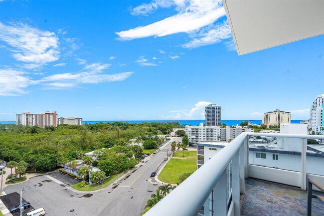 Building Photo - 715 Bayshore Dr