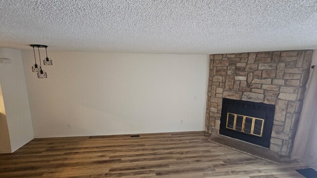 Building Photo - 3330 Queen Anne Way