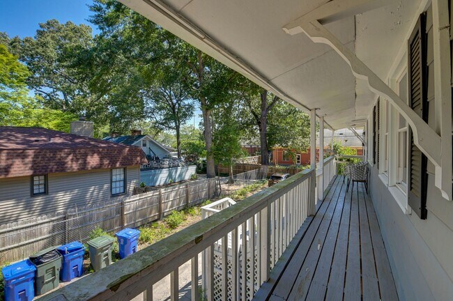 Building Photo - Just 8 Minutes from USC – Charming 2 Bedroom Home with Covered Front Porch!