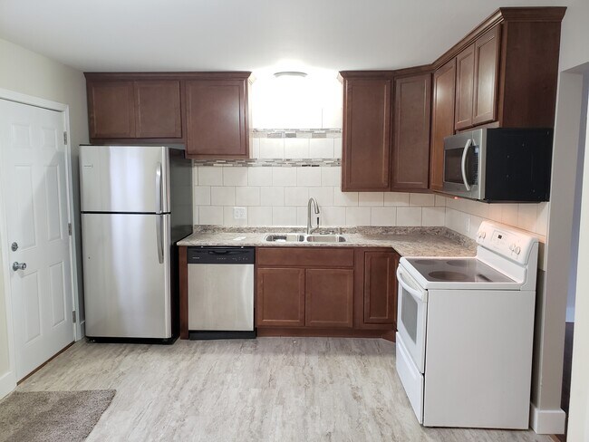 Building Photo - 5825 Balsam Rd