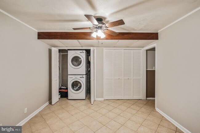 Building Photo - 127 Sutcliffe Ln