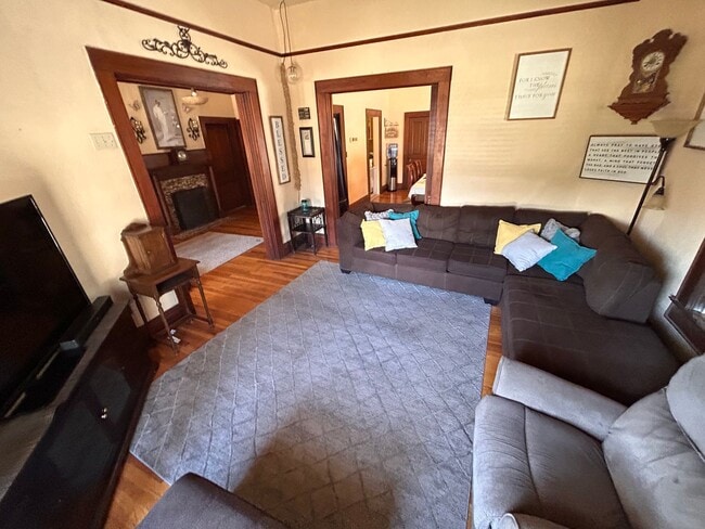 Building Photo - Lovely Historical Home