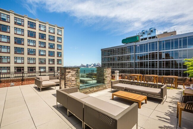 Building Photo - 1450 Washington St