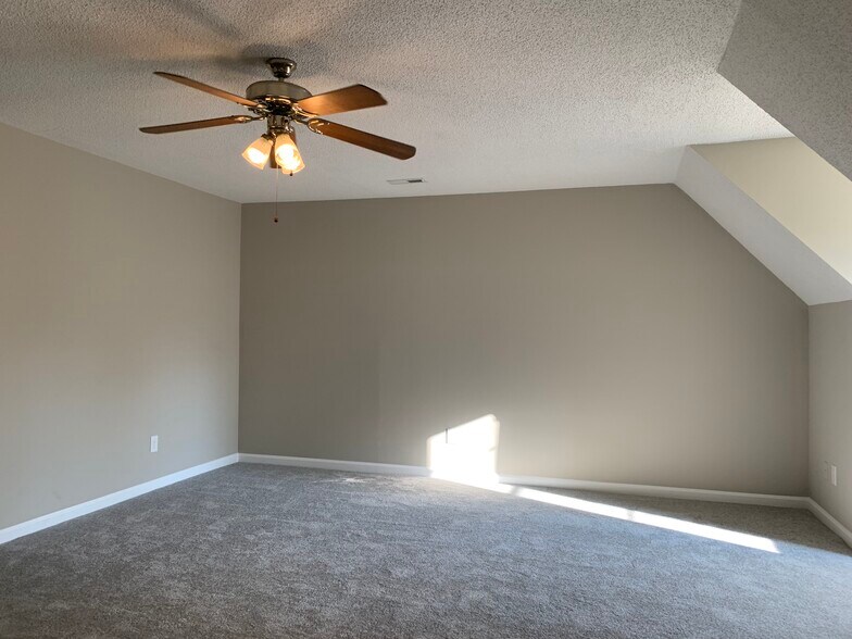 Building Photo - 1046 Blinken St