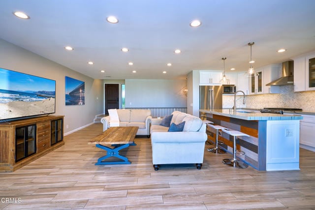 Building Photo - 886 Winding Way Dr