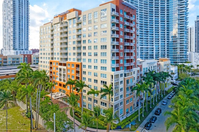 Building Photo - 2000 N Bayshore Dr