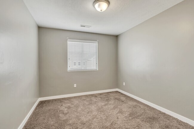 Building Photo - 258 W Willow Creek Dr