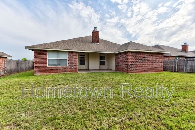 Building Photo - 720 E Elder Ln